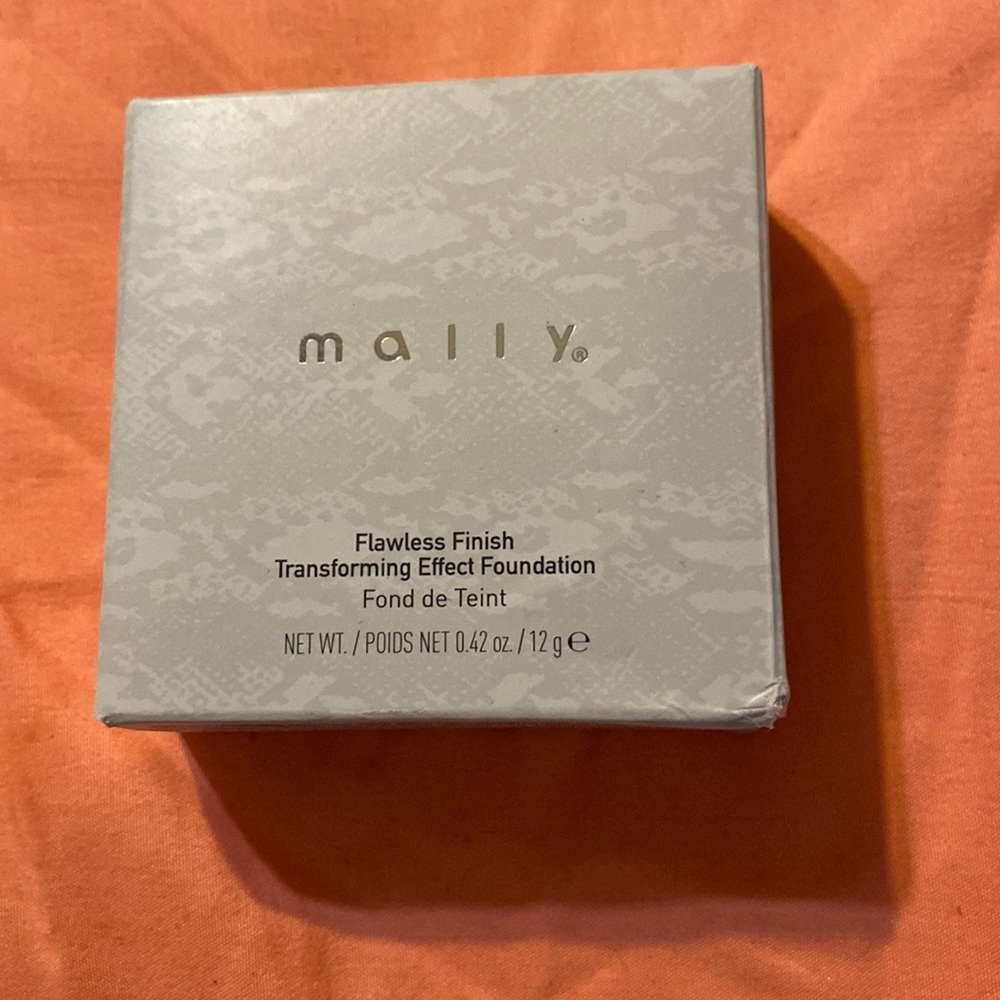 Mally flawless finish transforming effect foundation *MEDIUM*